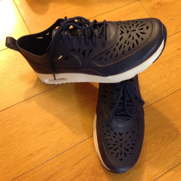 Reserved Nike Air Max Thea Joli