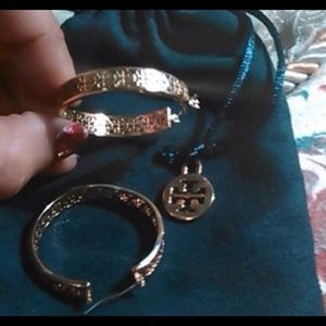 Nwt authentic Tory Burch Earrings with ring set