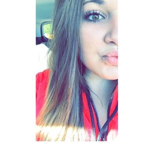 Meet your Posher, Claire