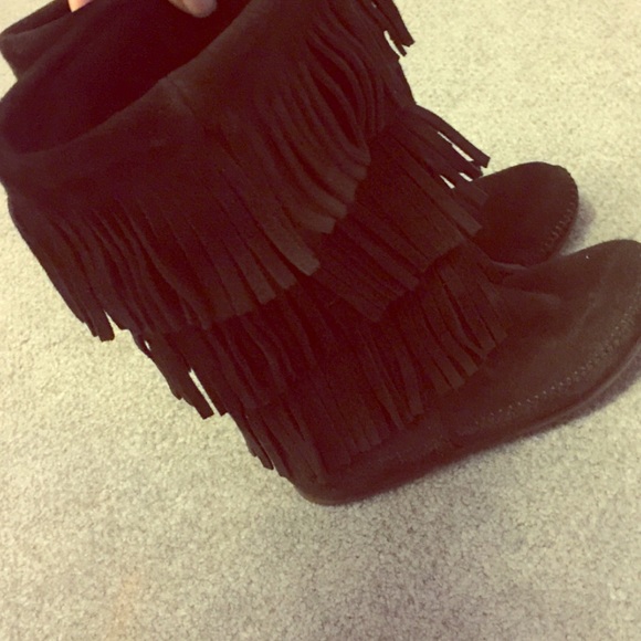 Minnetonka black fringe boots