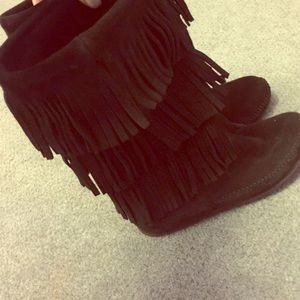 Minnetonka black fringe boots
