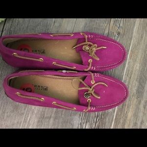 NWOT MAGENTA SUEDE SPERRYS
