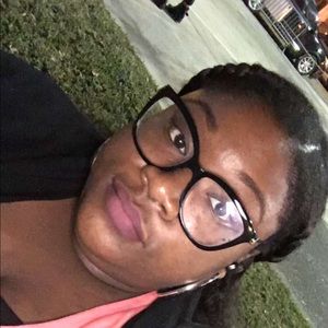 Meet your Posher, Kenesha