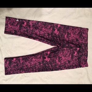 Under Armour compression heat gear capri leggings