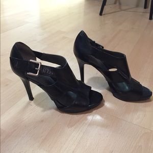 Via Neroli black cut out heels