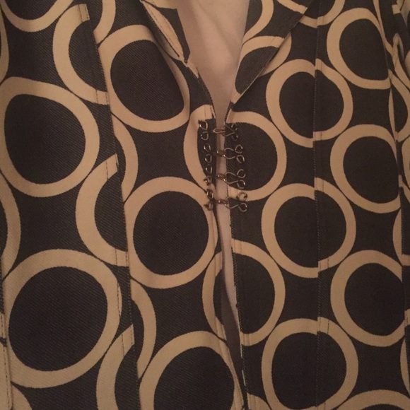 Gorgeous São Paulo jacket🎉 - Picture 3 of 4