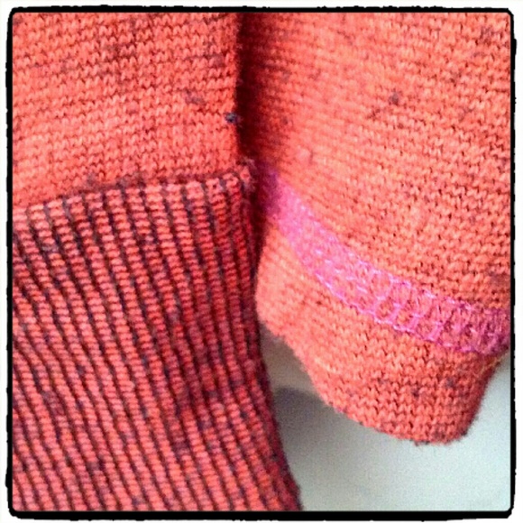 BDG RED SWEATER - Picture 3 of 4