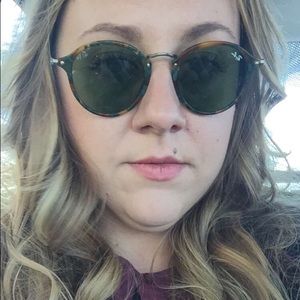 Meet your Posher, Sam