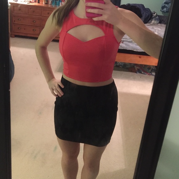 Pink/red crop top