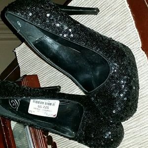 Black sequin pumps