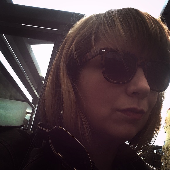 Meet your Posher, Sara - Picture 3 of 3