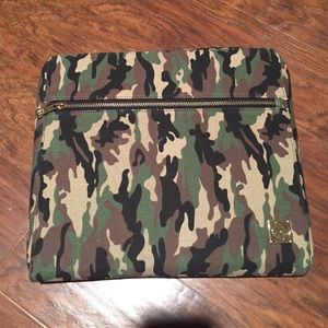 Camouflage laptop/tablet portfolio case