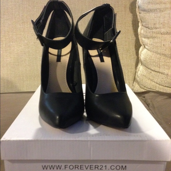 Forever 21 black pumps with strap