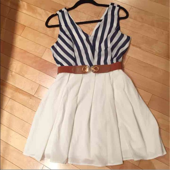 Dresses & Skirts - NEW Striped dress with belt