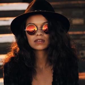 Meet your Posher, Simone