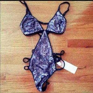 🐰Easter Sale!🐰Vs Pink fashion show 2014.