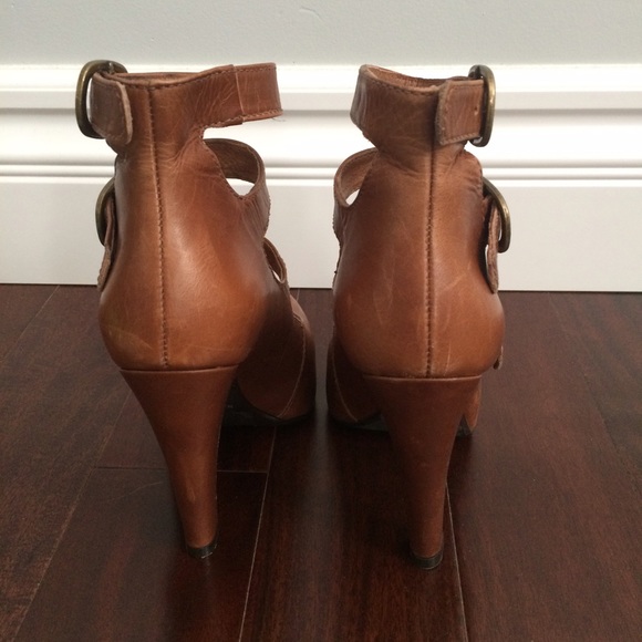 Topshop leather multiple buckle high heels - Picture 3 of 4