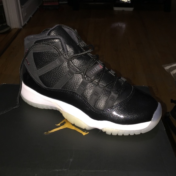 Jordon 11's 72-10 - Picture 2 of 6