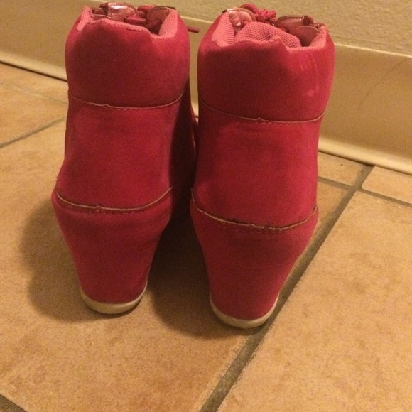 Shoes - Picture 3 of 4