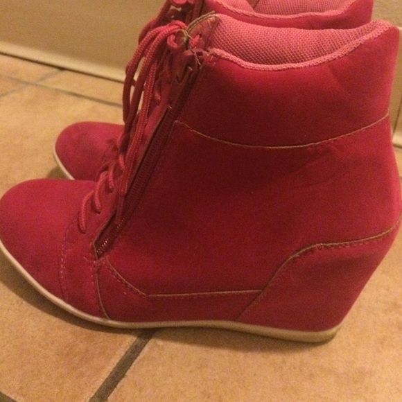 Shoes - Picture 4 of 4