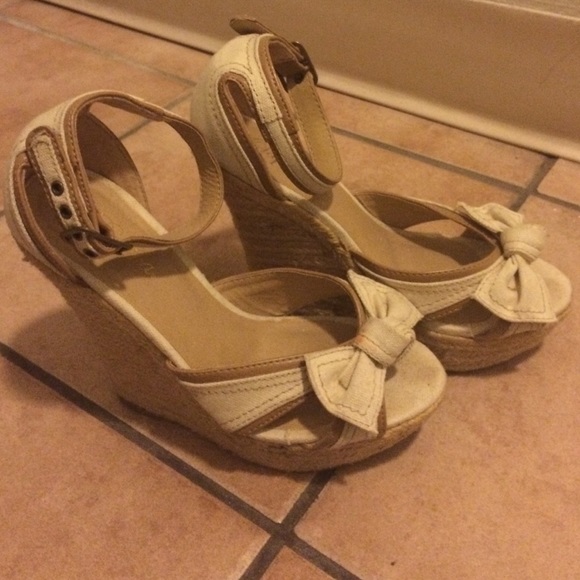 Shoes - Picture 2 of 4