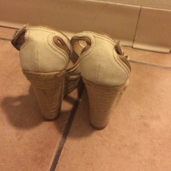 Shoes - Picture 3 of 4