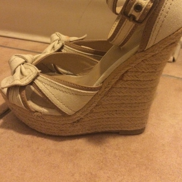 Shoes - Picture 4 of 4