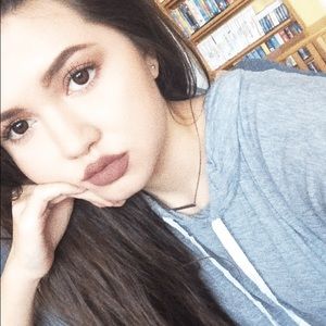 Meet your Posher, Mia