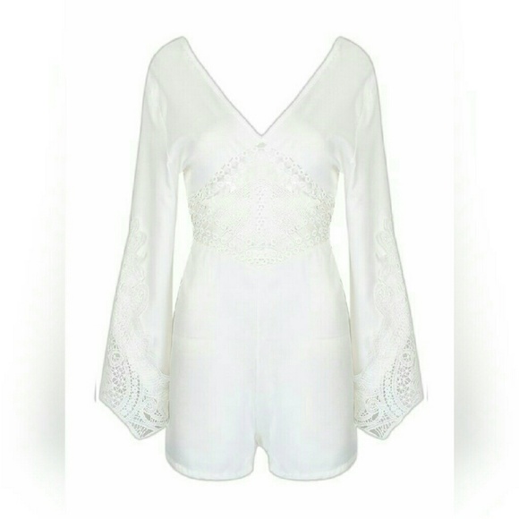 Beautiful White Romper Jumper Size Medium - Picture 2 of 4