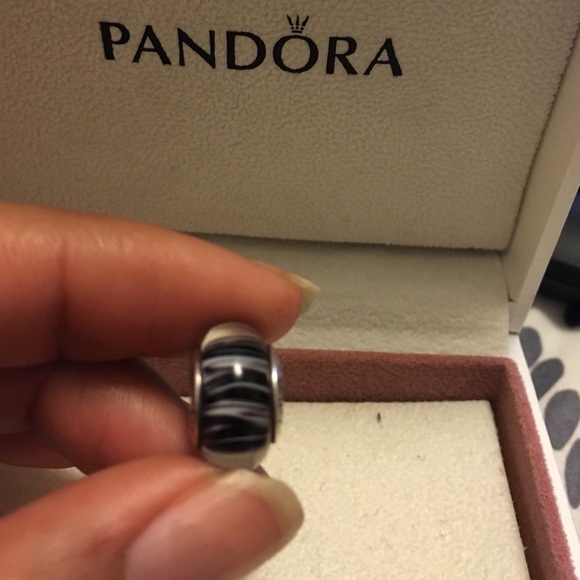 PANDORA GLASS CHARM