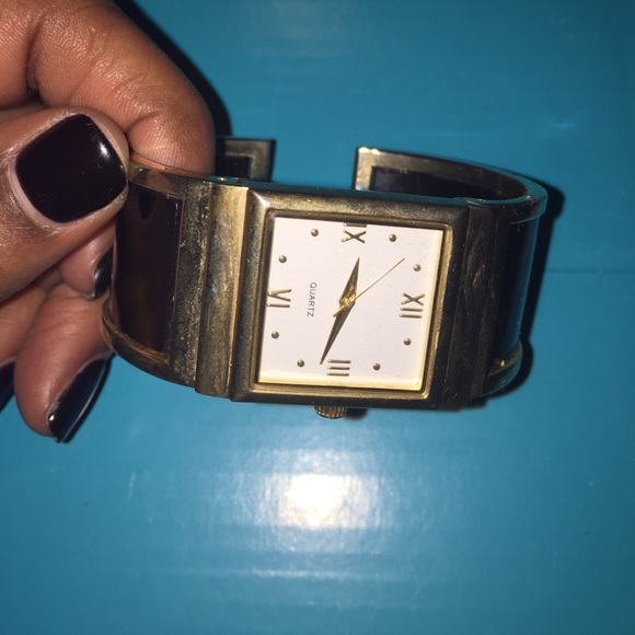 Quartz Watch - Picture 2 of 3