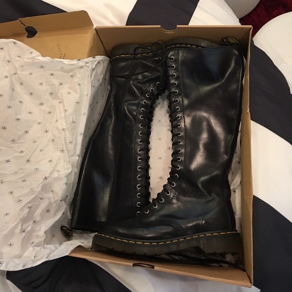 Dr martens high tops size 8
