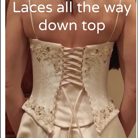 Amazing wedding Gown - Picture 3 of 8