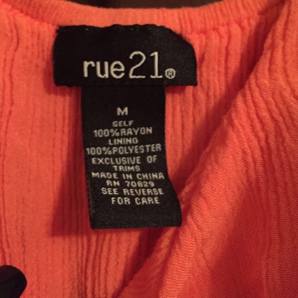 ☀️Peach orange dress kinda Coral. Like new! - Picture 3 of 3