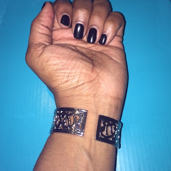 Open/Close Watch - Picture 2 of 4