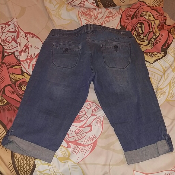American eagle capris - Picture 2 of 2