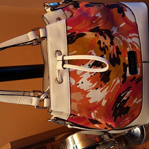 Beautiful London Fog bag! Has shoulder strap too.