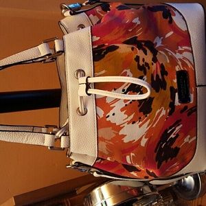 Beautiful London Fog bag! Has shoulder strap too.