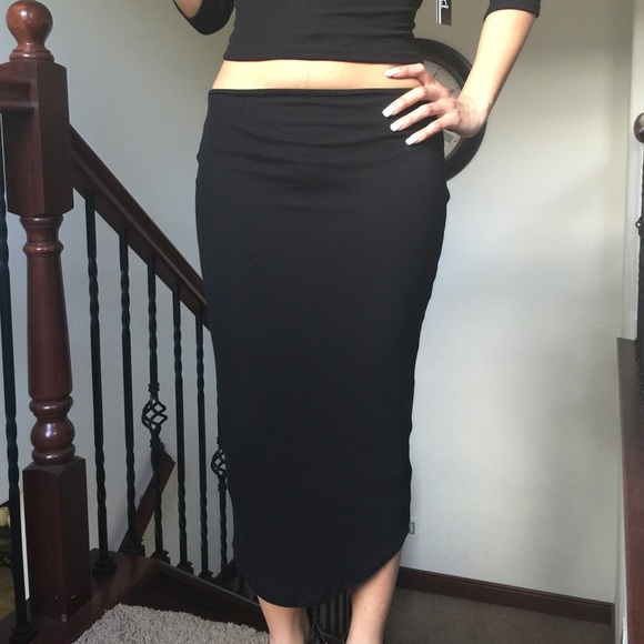 Skirt & Crop Top Set - Picture 3 of 4