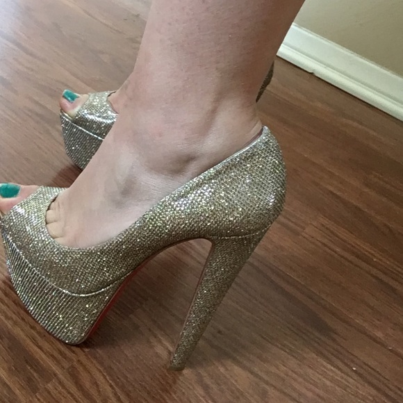 CHRISTIAN LOUBOUTIN ❤️ - Picture 3 of 4