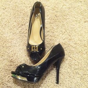 Black and gold trim pumps NOT NASTY GAL