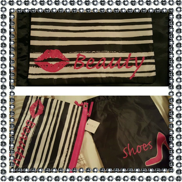Macy's shoe bag with matching makeup bag - Picture 2 of 3