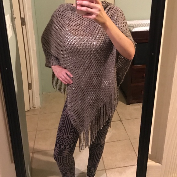 Knitted Poncho Shawl Wrap Cape w/ Tassel Pullover - Picture 4 of 4