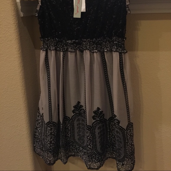 Beautiful Sequin Top Baroque Bottom Dress❤️ - Picture 4 of 4