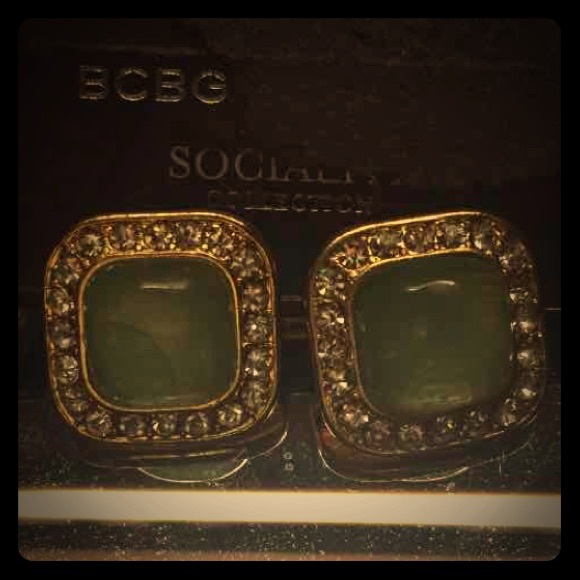 Large BCBG stud earrings - Picture 1 of 3