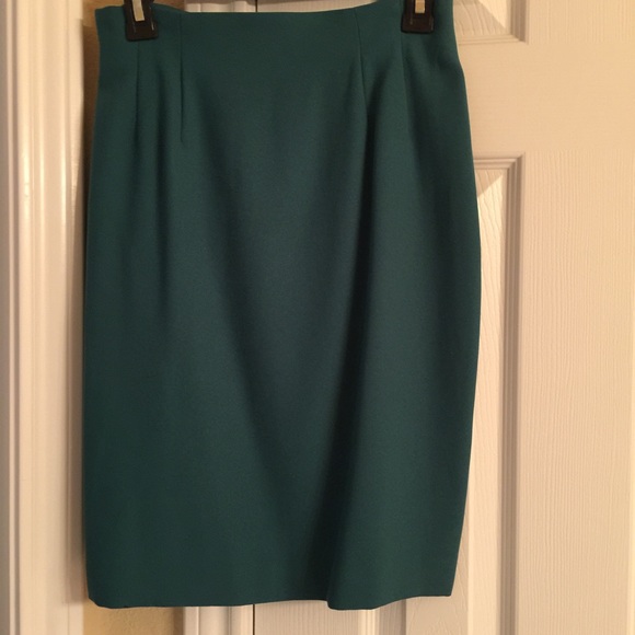 Classy Green 2 piece Petite Sophisticate Suit💐 - Picture 3 of 3