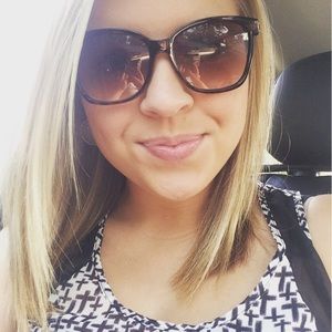 Meet your Posher, Christiane