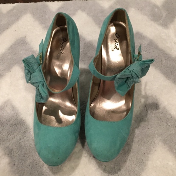 Heels - Picture 3 of 3