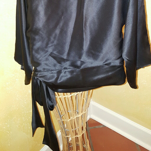 Gorgeous black silk split sleeve blouse! - Picture 4 of 8