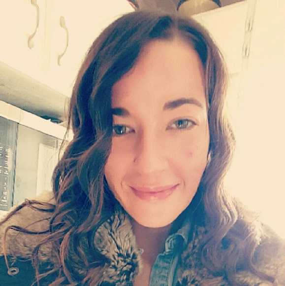 Meet your Posher, Heidi - Picture 1 of 1